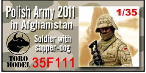ToRo Modèle 35F111 PKW Afghanistan - Chien sapeur avec guide / Armée polonaise en Afghanistan - Figurine de soldat avec chien sapeur et décalcomanies à l&amp;#39;échelle 1/35  – image 2
