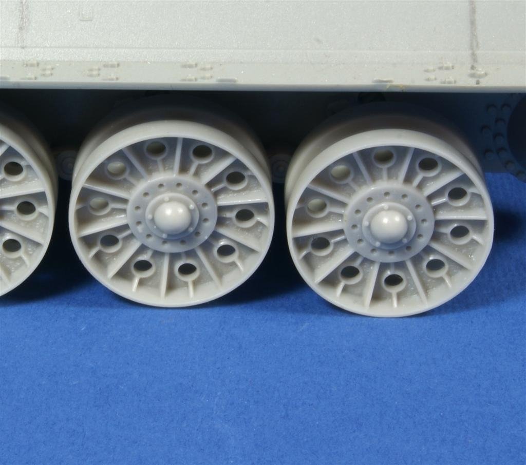 Panzer Art RE35-171 UZTM type wheels for T-34 1/35 – imagen 4