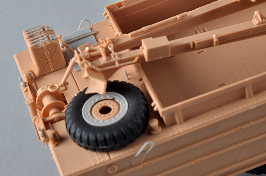 I Love Kit 63540 GMC DUKW-353 with 105mm Howitzer 1/35 – imagen 7