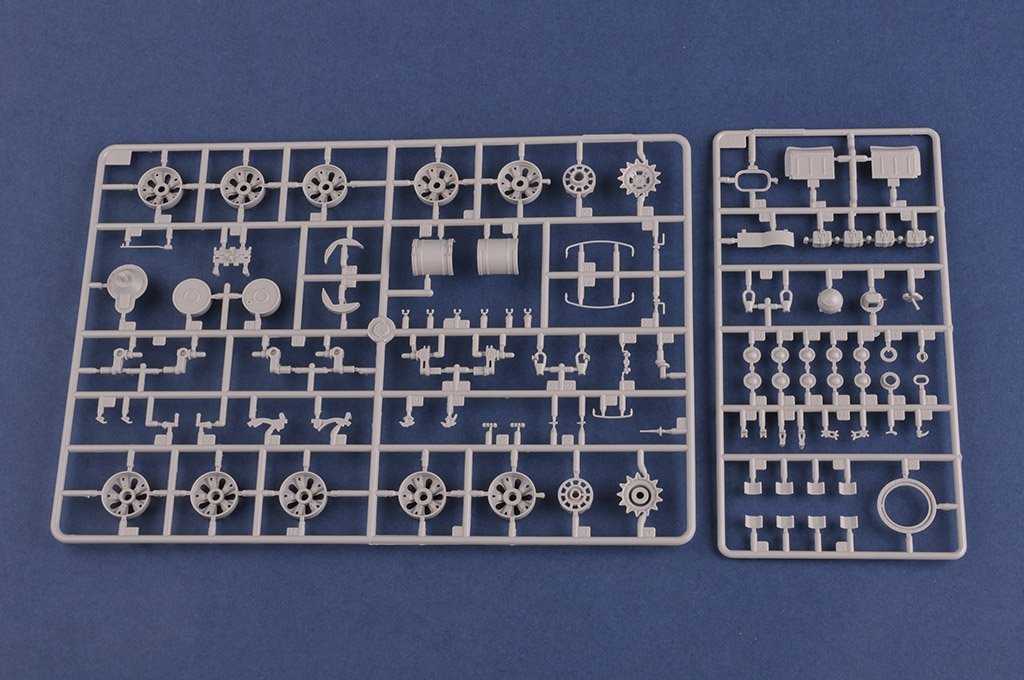 Hobby Boss 85513 Ukraine KrAZ-6446 Tractor with MAZ/ChMZAP-5247G semitrailer 1/35 – zdjęcie 10