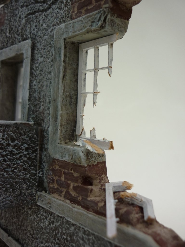 RT-Diorama 35175 Damaged Village House 1/35 – imagen 7