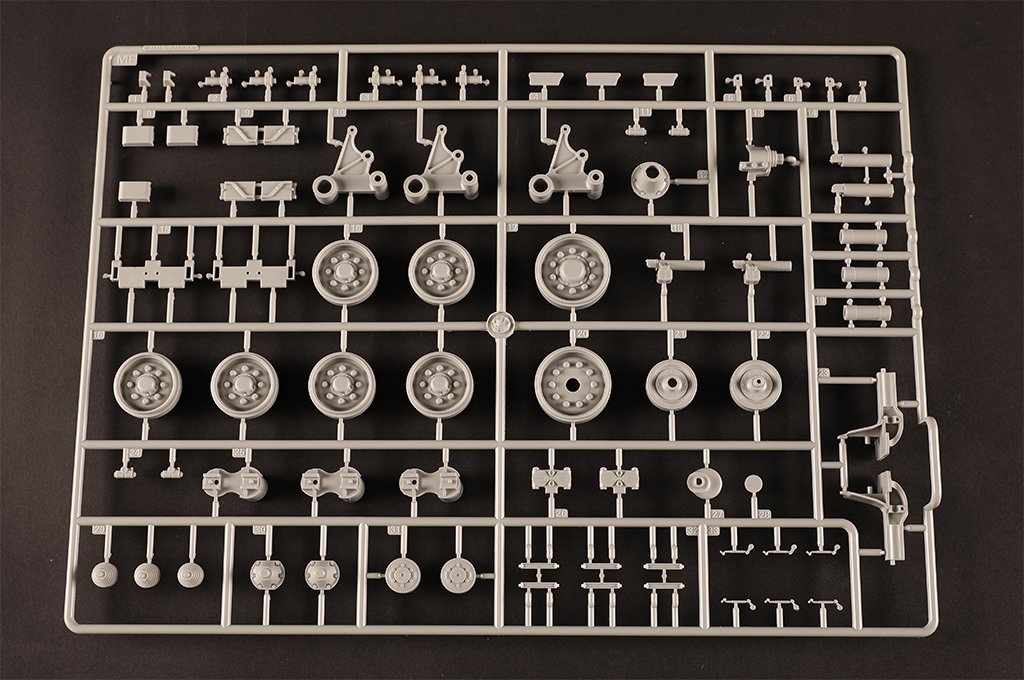 I Love Kit 61620 M4A3E8 Medium Tank - Late 1/16 – image 10
