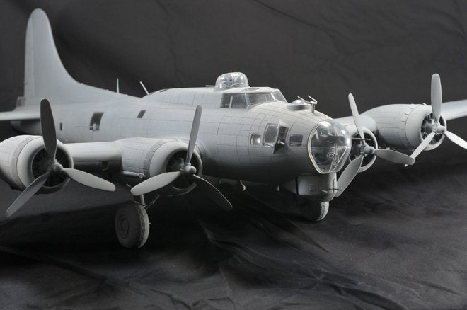 HK Models 01E04 B-17 Flying Fortress F and G 1/32 – imagen 15