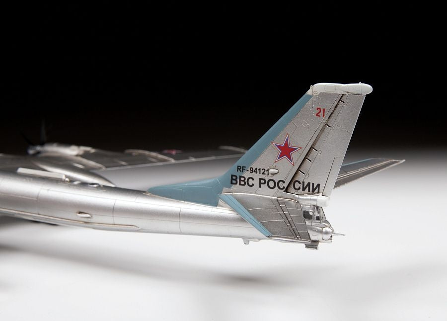 Zvezda 7038 Tu-95MS Bear Russian Strategic Bomber 1/144 – imagen 4