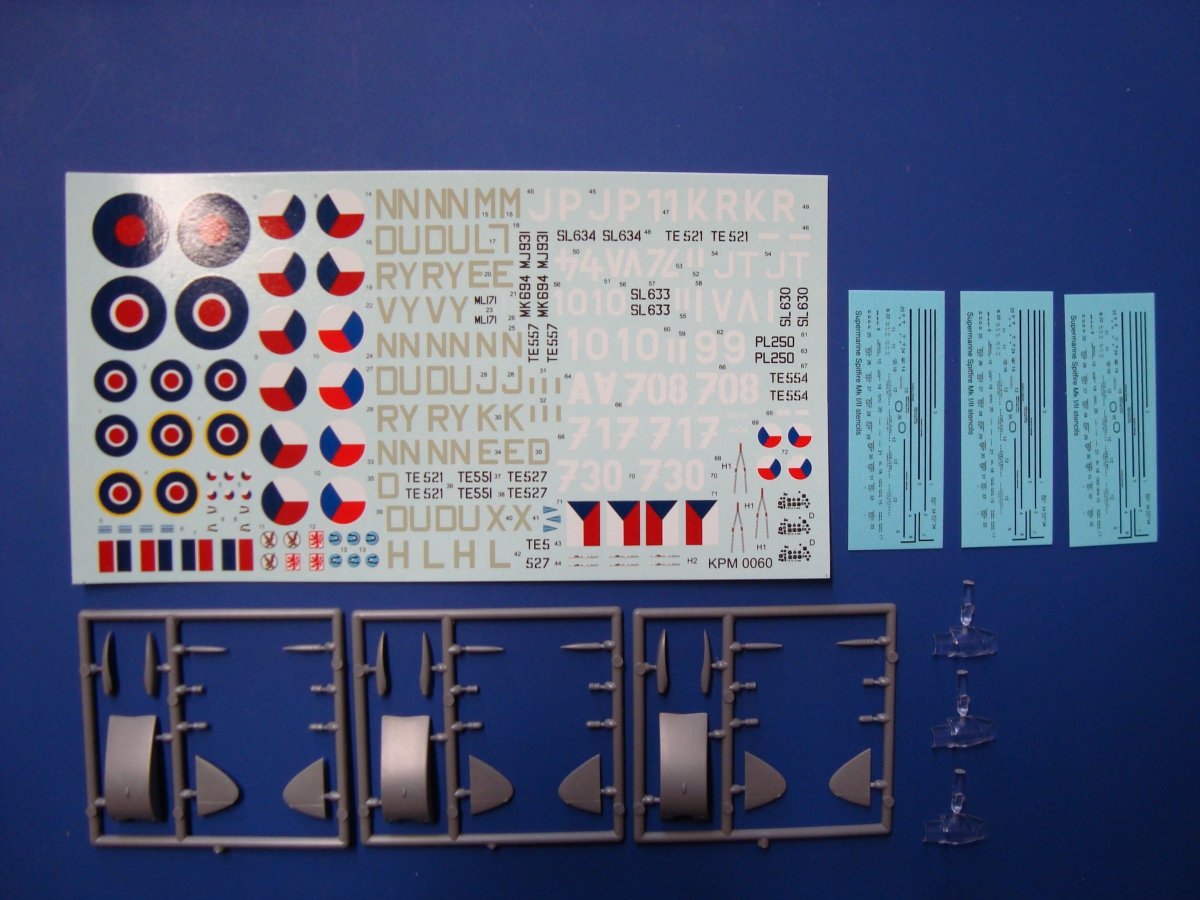 Kovozavody Prostejov KPM0060 Supermarine Spitfire Mk.IXe Cil Praha 1/72 – imagen 3