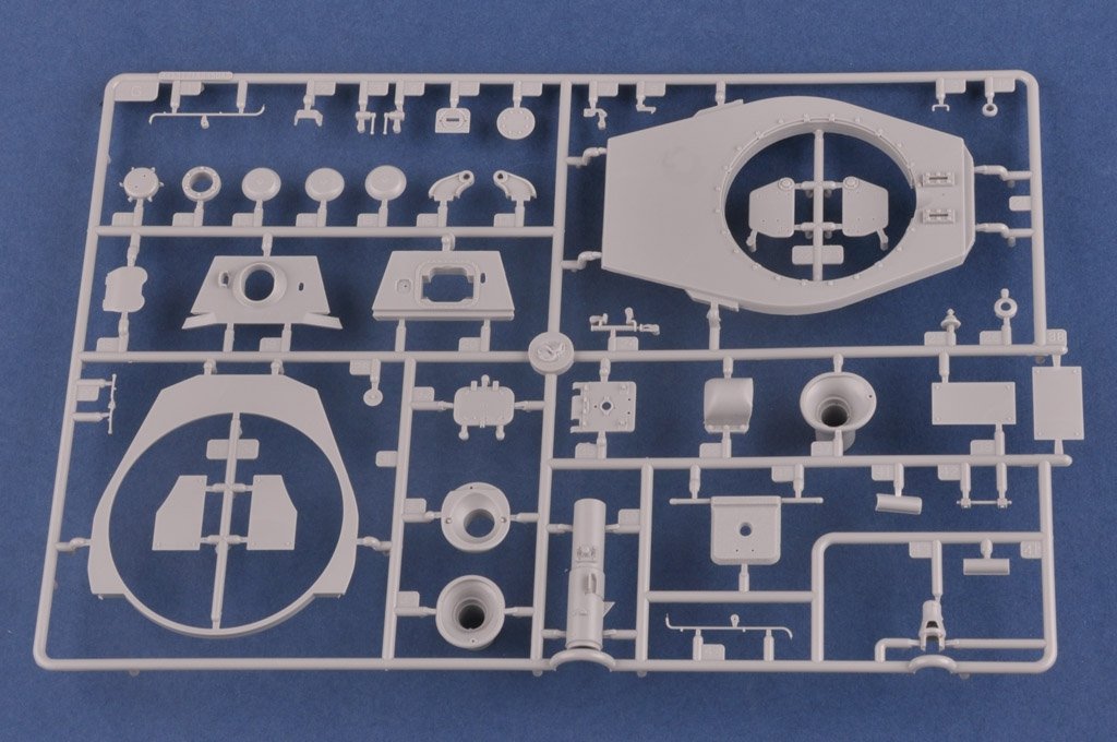 Hobby Boss 84533 Pz.Kpfw.VI Sd.Kfz.182 Tiger II (Henschel July-1945 Production) 1/35 – imagen 7