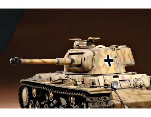 Trumpeter 00366 German Pz.Kpfm KV-1 756(r) Tank 1/35 – Bild 2