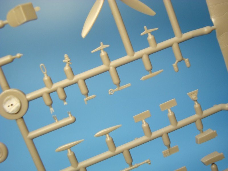 Maquette AZ AZ7392 Supermarine Spitfire Mk.IXc « Empennages précoces » (1/72) – image 11