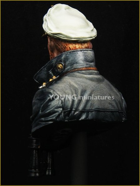 Young Miniatures YM1847 U-BOAT COMMANDER WWII 1/10 – image 3