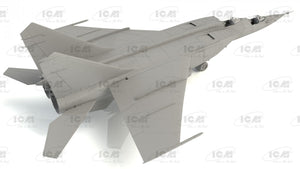 ICM 72176 MiG-25 RU, Soviet Training Aircraft 1/72 – zdjęcie 2
