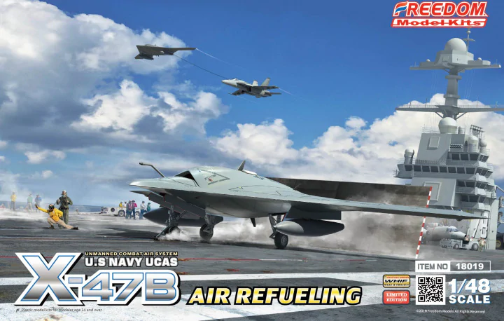 Freedom 18019 US Navy UCAS X-47B Ravitaillement en vol 1/48