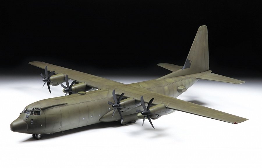 Zvezda 7325 American Military Transport Plane C-130J 1/72 – imagen 3