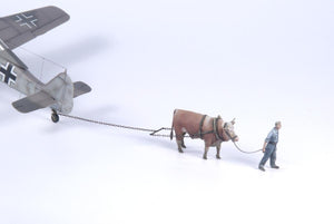 CMK F48354 Ox Towing Me-163B &amp;amp; Luftwaffe Ground Crew 1/48 – immagine 3