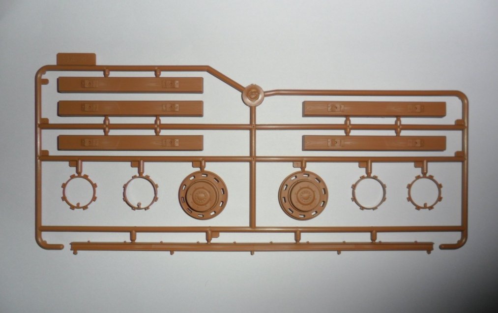 ICM 35376 Panzerspahwagen P 204 (f) Railway, véhicule blindé allemand de la Seconde Guerre mondiale (1/35) – image 5