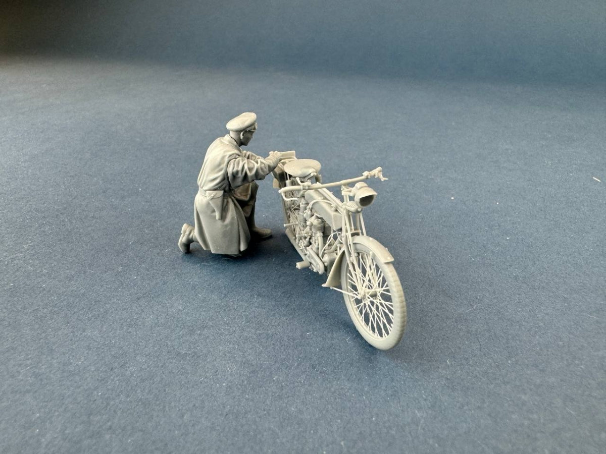 Copper State Models F35-058 British dispatch rider Checking motorcycle ( Motorcycle not included) 1/35 – imagen 4