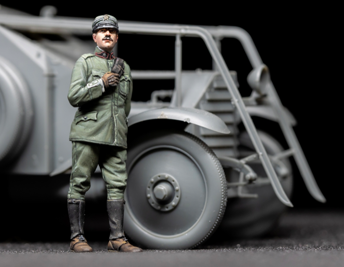 Copper State Models F35-022 Italian Armoured Car Standing Officer 1/35 – imagen 2