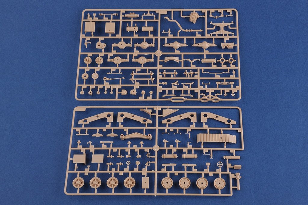 Hobby Boss 85513 Ukraine KrAZ-6446 Tractor with MAZ/ChMZAP-5247G semitrailer 1/35 – zdjęcie 11