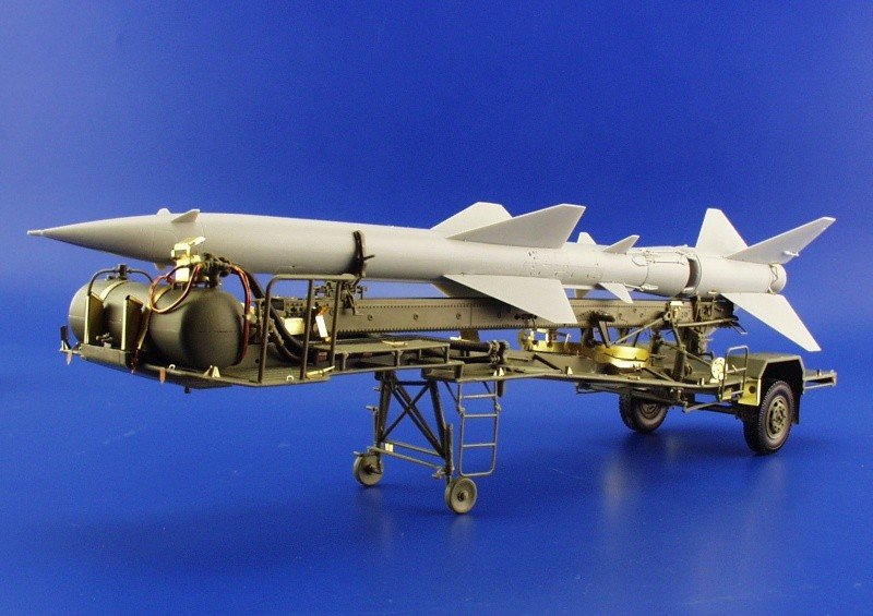 Eduard 35663 SA-2 missile with trailer 1/35 Trumpeter – imagen 4