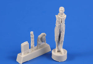 CMK F48363 US pilot with full pressure suit (for SR-71, U-2 and other planes) 1/48 – Bild 2