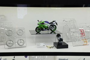 Meng Model MT-007 Kawasaki Ninja ZX-10R 1/9 – imagen 3