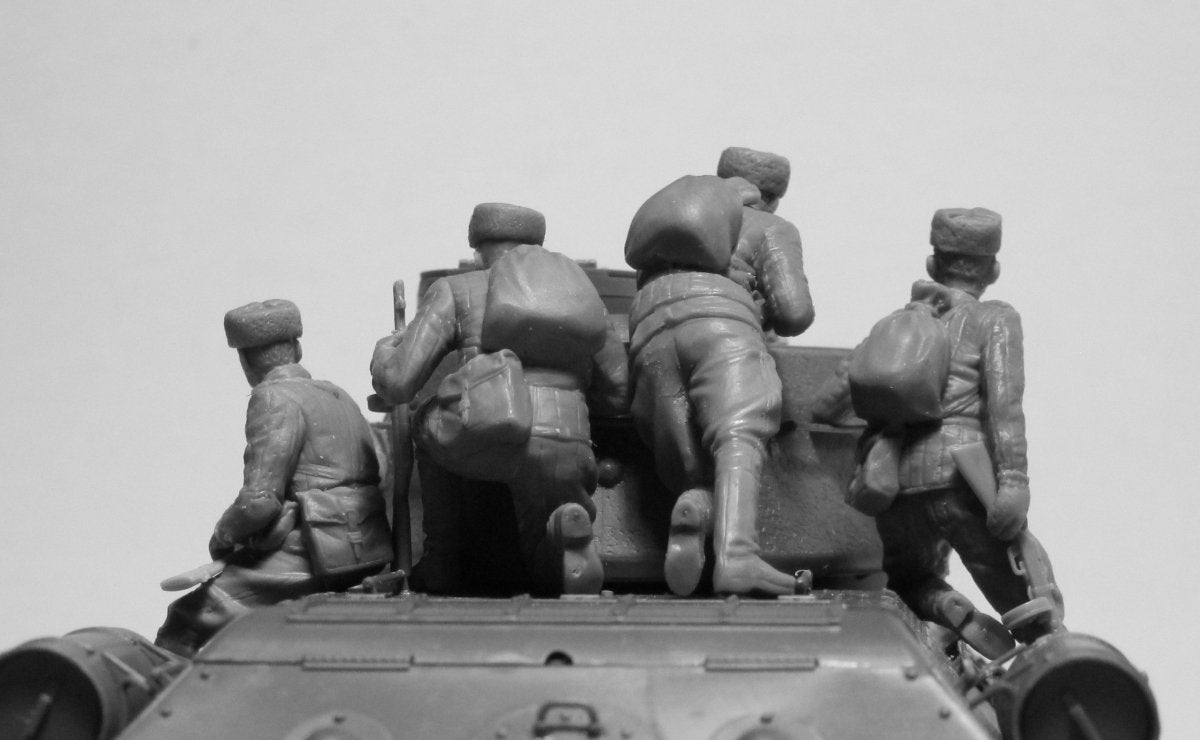 ICM 35640 Cavaliers de chars soviétiques (1943-1945) 4 figurines 1/35 – image 9