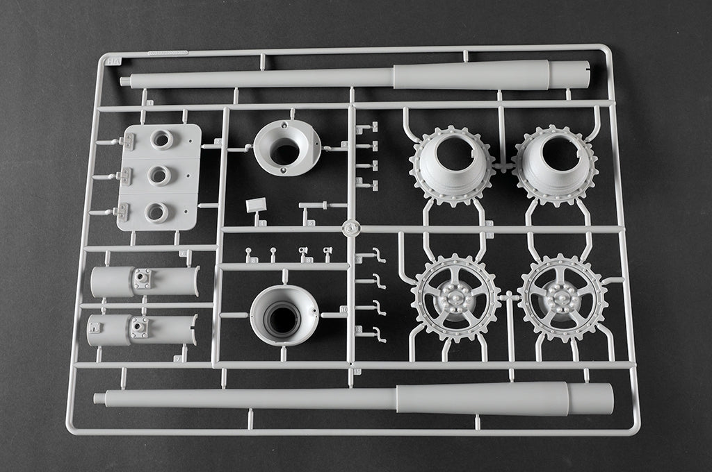 Trumpeter 00949 Pz.Kpfw.VI Sd.Kfz.182 Tiger II (Henschel 105mm) 1/16