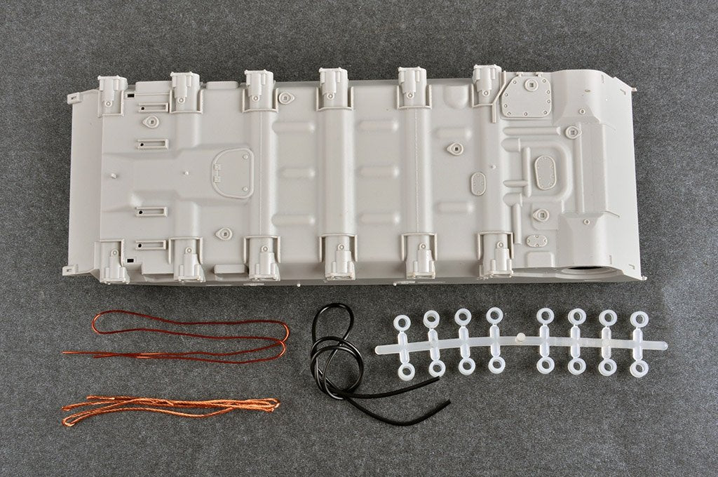 Trumpeter 09609 Russian T-72B1 with KTM-6 &amp;amp; Grating Armour 1/35 – imagen 6
