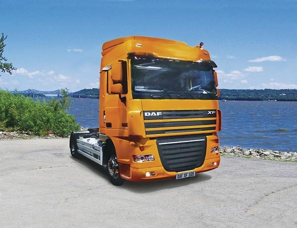 Revell 07496 DAF XF 105 Space Cab 1/24 – immagine 2