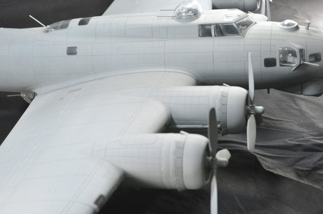 HK Models 01E04 B-17 Flying Fortress F and G 1/32 – imagen 12