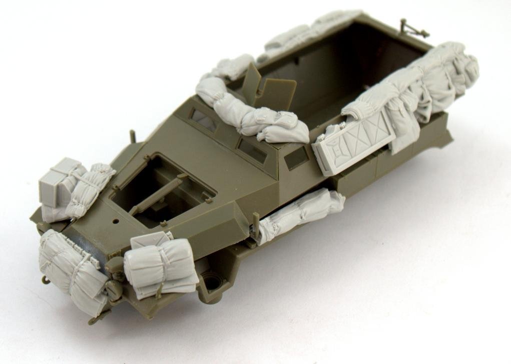 Panzer Art RE35-496 Stowage set for Sd.Kfz 251C 1/35 – imagen 2