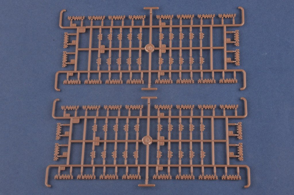 Hobby Boss 84533 Pz.Kpfw.VI Sd.Kfz.182 Tiger II (Henschel July-1945 Production) 1/35 – imagen 11
