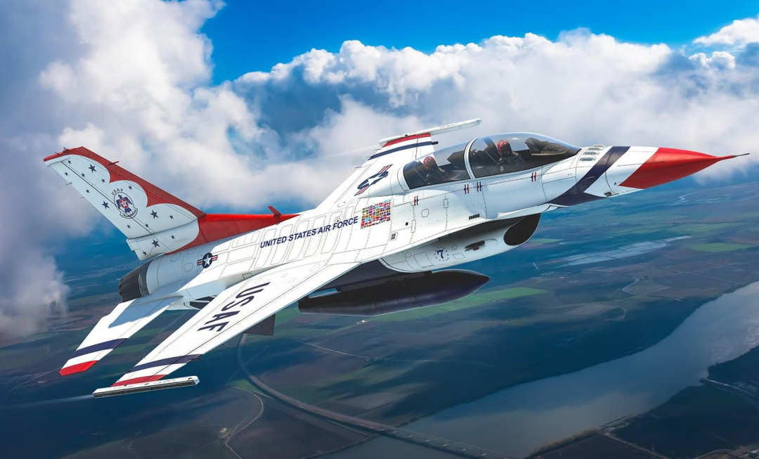 Kinetic K48148 F-16D Viper « Thunderbirds » 1/48 