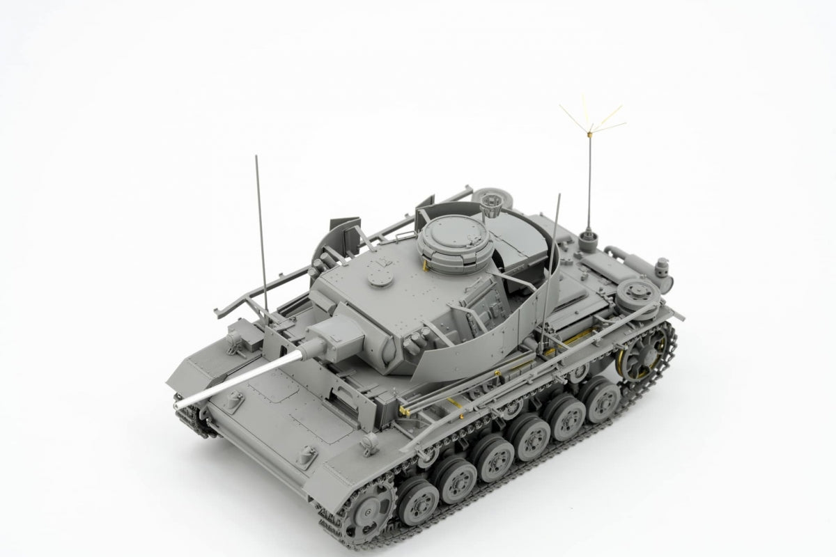 Border Model BT-048 Pz.Bef.Wg.III Ausf.K 2in1 avec Schürzen 1/35 – image 14
