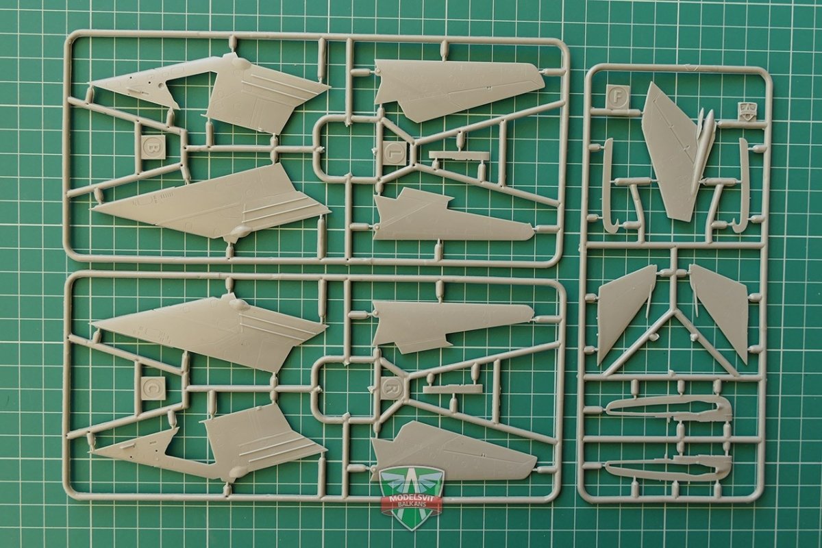 Modelsvit 72011 Sukhoi Su-17M Chasseur multirôle 1/72 – image 5