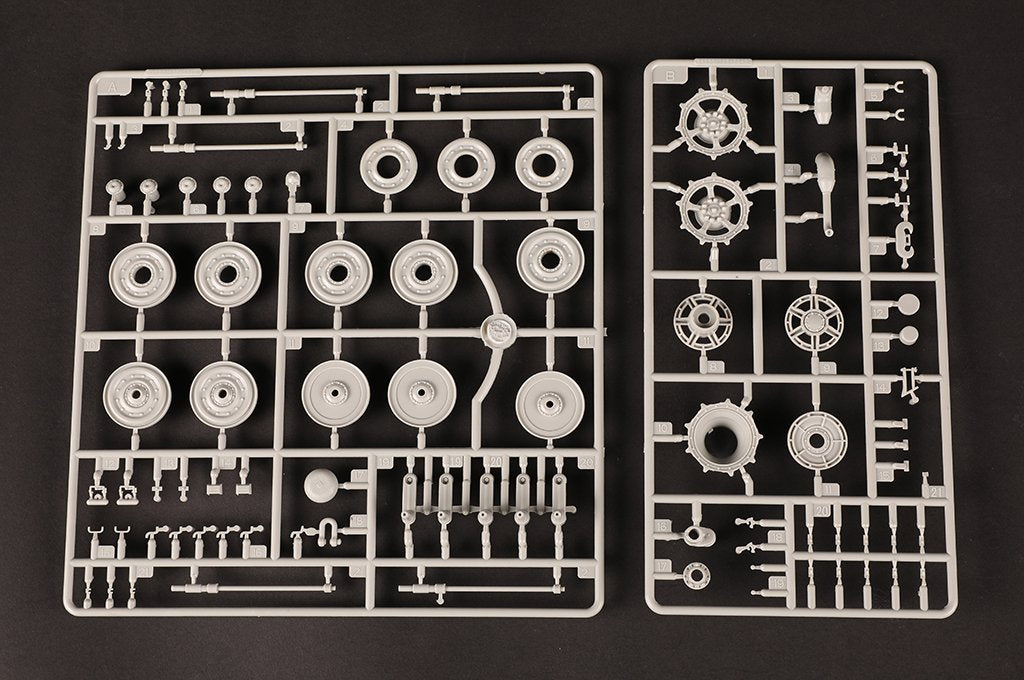 Hobby Boss 84559 Pz.Kpfw.VI Sd.Kfz.182 Tiger II (Henschel 105mm) 1/35 – zdjęcie 12