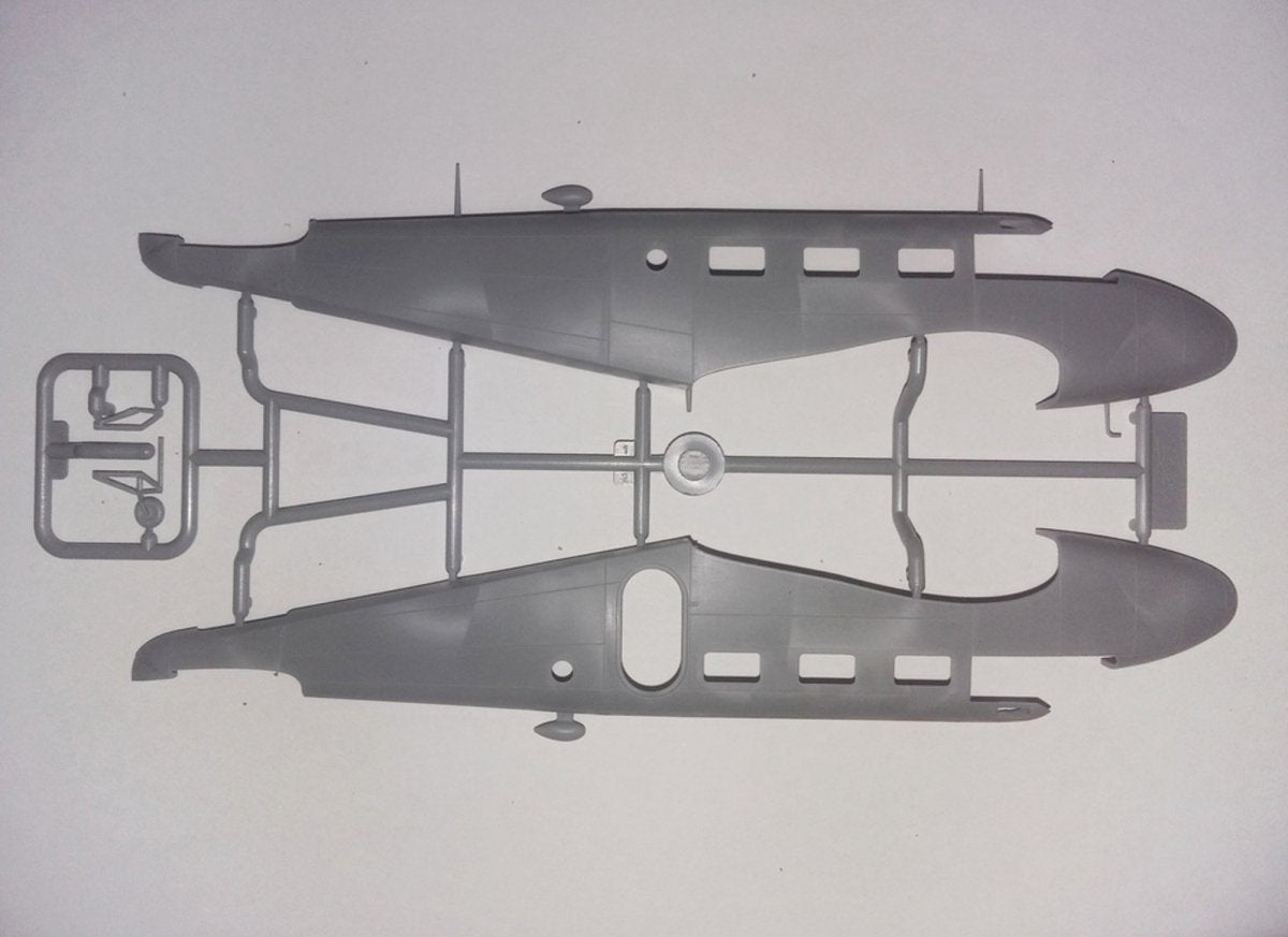 ICM 48185 C18S, Avion de passagers américain (1/48) – image 8