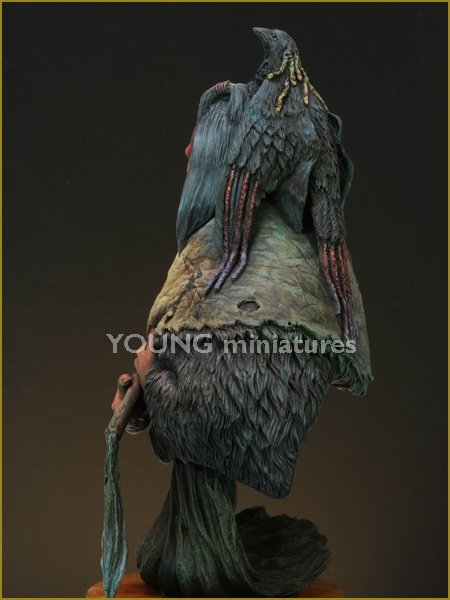 Young Miniatures YH1821 Blackfoot Raven Bearer 1/10 – imagen 4