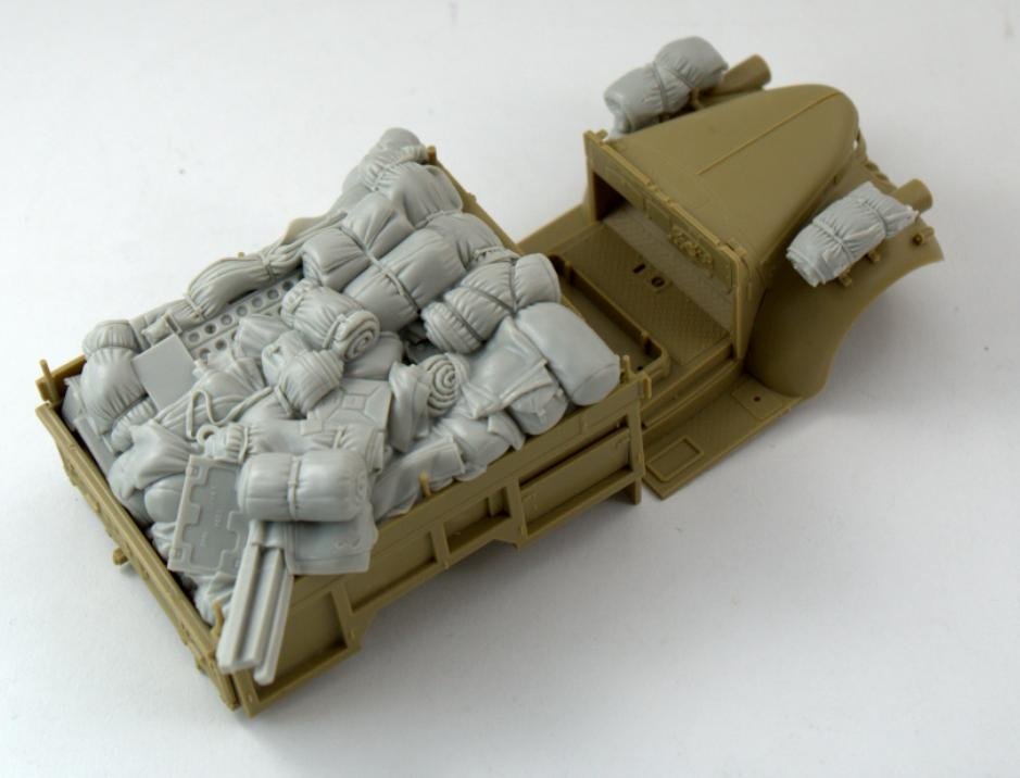 Panzer Art RE35-477 Stowage set for Chevrolet LRDG 1/35 – imagen 2