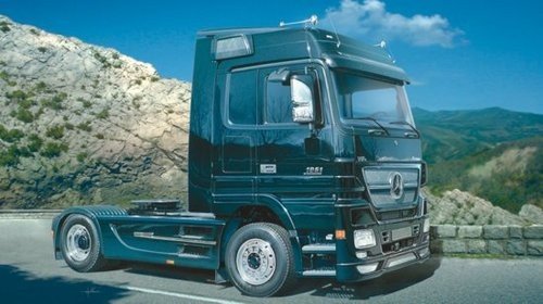 Italeri 3841 Mercedes-Benz Black Actros 1/24