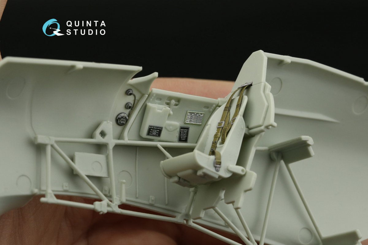 Intérieur imprimé en 3D et coloré sur papier décalcomanie (Revell) pour le Hawker Hurricane Mk.IIb (Quinta Studio QD32139), échelle 1/32 – image 6