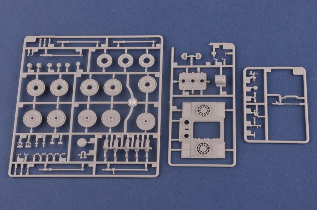 Hobby Boss 84533 Pz.Kpfw.VI Sd.Kfz.182 Tiger II (Henschel July-1945 Production) 1/35 – imagen 12