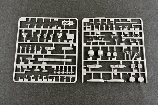 Trumpeter 05628 German Navy Aircraft Carrier DKM Peter Strasser 1/350 – imagen 8