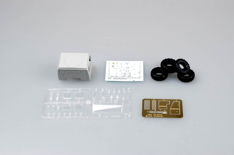 Trumpeter 01004 M1078 Light Medium Tactical Vehicle (LMTV) Standard Cargo Tru 1/35 – Bild 10