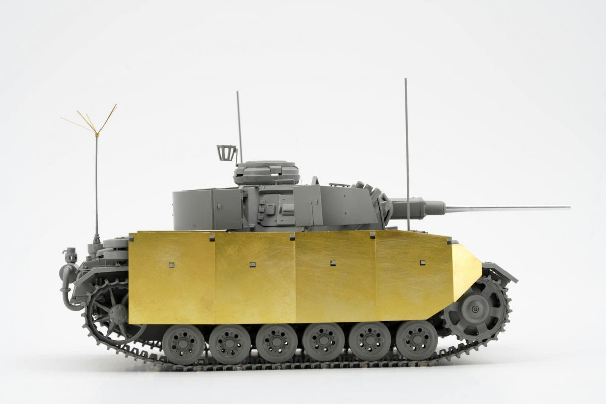 Border Model BT-048 Pz.Bef.Wg.III Ausf.K 2in1 avec Schürzen 1/35 – image 9