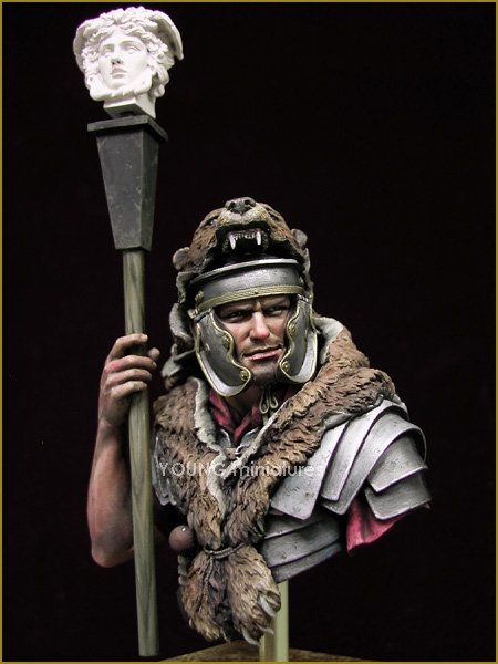 Young Miniatures YH1834 ROMAN SIGNIFER 1st Century A.D(II) 1/10 – immagine 2