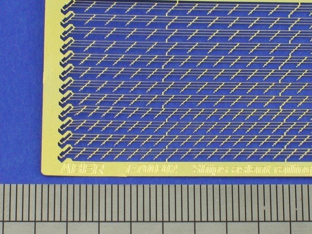 Aber 1/700-02 Ship aslant railing for stairs at 45 degree ( Ukośne relingi do okrętowych schodów pod kątem 45 stopni ) 1/700 – imagen 2