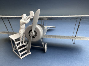 Copper State Models F32-054 RNAS mechanic with a can 1/32 – imagen 2