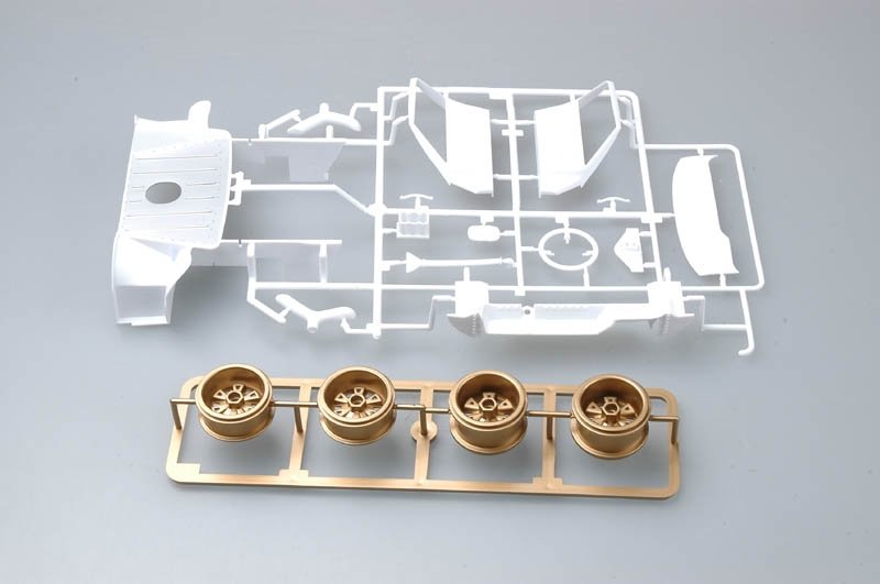 Trumpeter 05403 Ford GT40 Mk II 1/12  – image 4