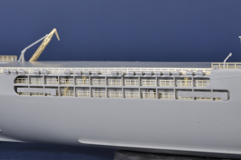 Trumpeter 05635 French Navy Helicopter Cruiser Jeanne dArc 2008 1/350 – immagine 8