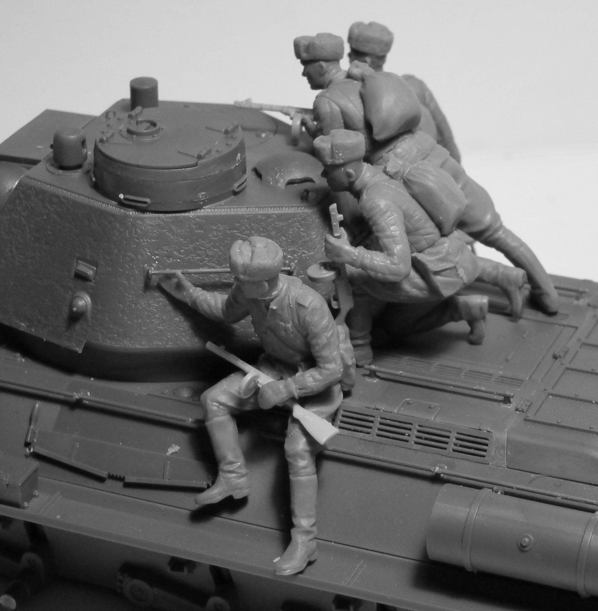 ICM 35640 Cavaliers de chars soviétiques (1943-1945) 4 figurines 1/35 – image 7